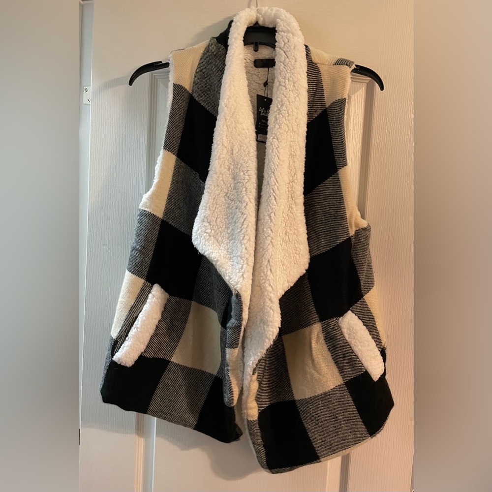 De La Chic Vest, NWT, One size fits all